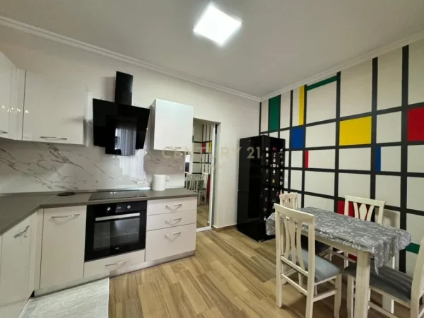 Tirane, jepet me qera apartament 2+1+Ballkon Kati 5, 100 m² 700 € 