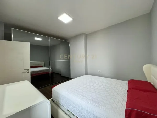 Tirane, jepet me qera apartament 2+1+Ballkon Kati 5, 100 m² 700 € 