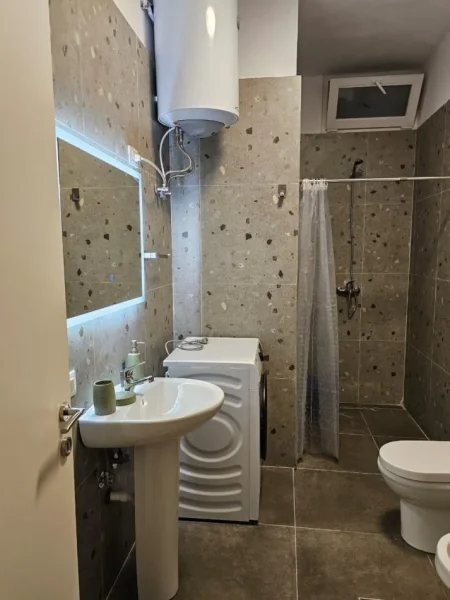 Tirane, jepet me qera apartament 2+1+Ballkon Kati 6, 100 m² 700 € (RRUGA 5 MAJI)