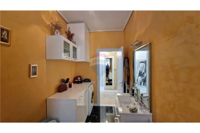 Vlore - Lungomare, shitet apartament 2+1 Kati 3, (Rezidenca Panorama, Lungo Mare, Vlorë)