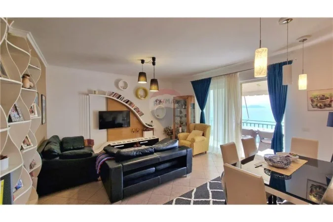 Vlore - Lungomare, shitet apartament 2+1 Kati 3, (Rezidenca Panorama, Lungo Mare, Vlorë)