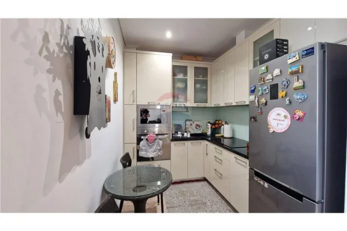 Vlore - Lungomare, shitet apartament 2+1 Kati 3, (Rezidenca Panorama, Lungo Mare, Vlorë)