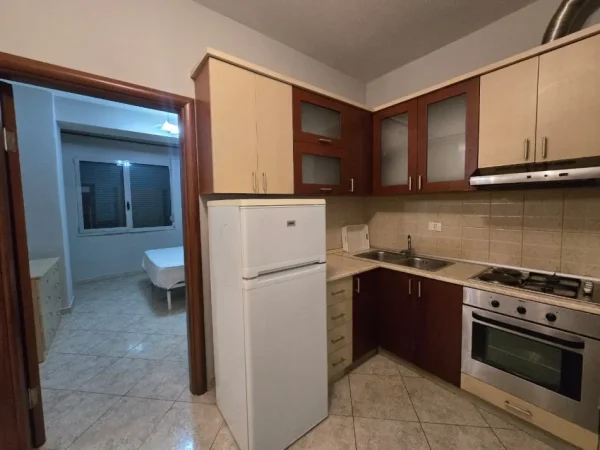 Tirane, jepet me qera apartament 1+1+Ballkon Kati 2, 1 m² (Rruga e Dibres)