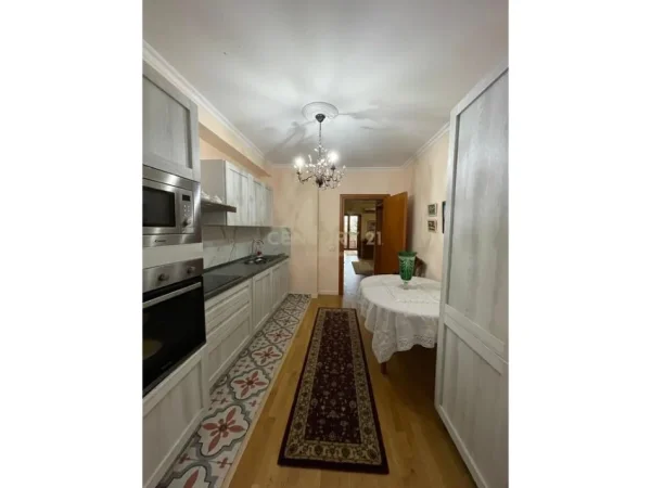 Tirane, shitet apartament 2+1+Aneks+Ballkon Kati 3, 106 m² 318.000 € 