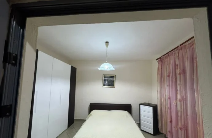 Tirane, jepet me qera shtepi 1+1 Kati 1, 65 m² 380 € 