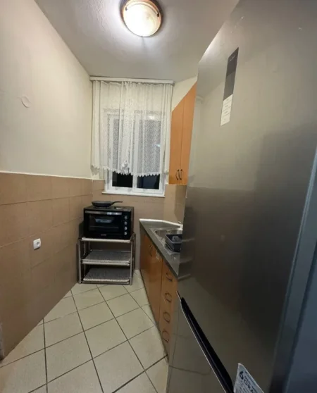 Tirane, jepet me qera shtepi 1+1 Kati 1, 65 m² 380 € 