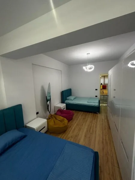 Tirane, jepet me qera apartament 2+1+Ballkon Kati 2, 100 m² 1.000 € (MYSLYM SHYRI)