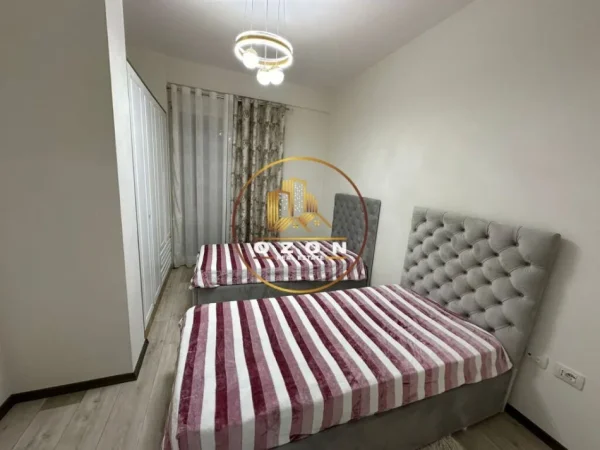 Tirane, jepet me qera apartament 2+1+Ballkon Kati 2, 110 m² 850 € (Fz Construction, Liqeni i Thate)