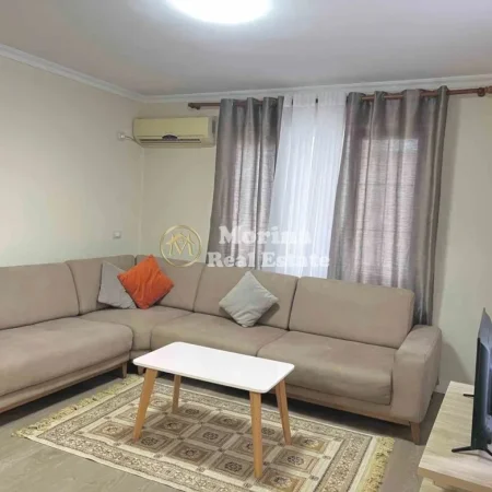 Tirane, jepet me qera shtepi 1+1 Kati 1, 65 m² 400 € (Selite, Universiteti Barleti)