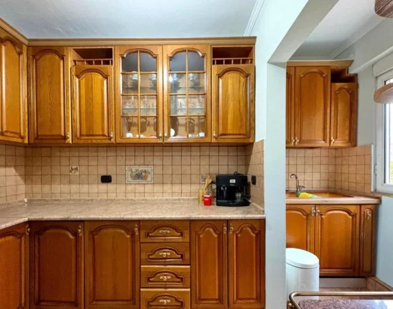 Tirane, jepet me qera apartament 1+1+Ballkon Kati 2, 70 m² 500 € 