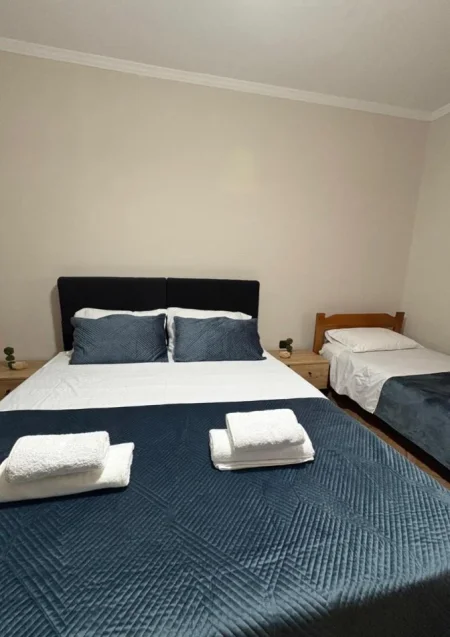 Tirane, jepet me qera apartament 1+1+Ballkon Kati 2, 70 m² 500 € 