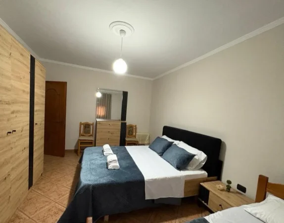 Tirane, jepet me qera apartament 1+1+Ballkon Kati 2, 70 m² 500 € 