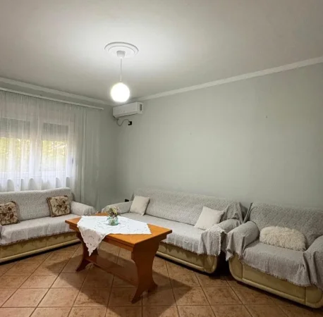 Tirane, jepet me qera apartament 1+1+Ballkon Kati 2, 70 m² 500 € 