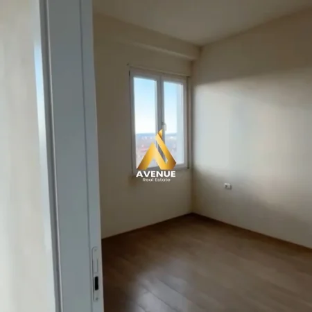 Tirane, jepet me qera apartament 2+1+Ballkon Kati 8, 85 m² 250 € (bathore)
