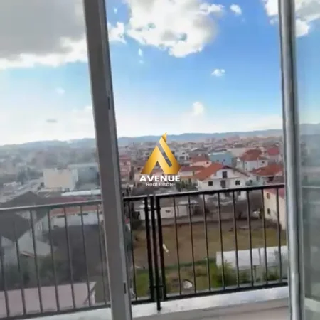 Tirane, jepet me qera apartament 2+1+Ballkon Kati 8, 85 m² 250 € (bathore)