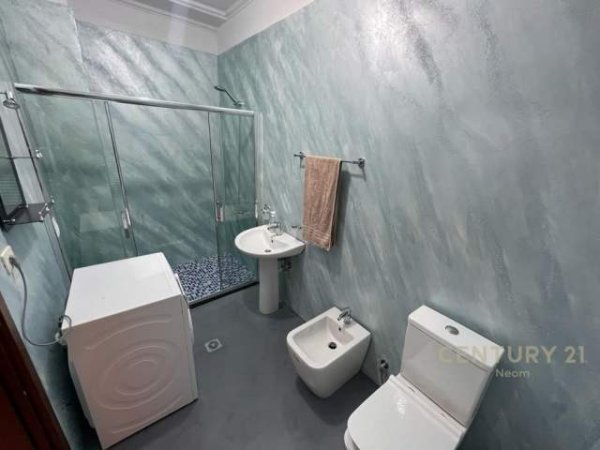 Tirane, jepet me qera apartament 2+1+BLK Kati 3, 116 m² 570 Euro (Liqeni i Thatë)
