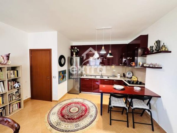 Shkoder, jepet me qera apartament Kati 2, 95 m² 350 Euro (Prane Sahatit)