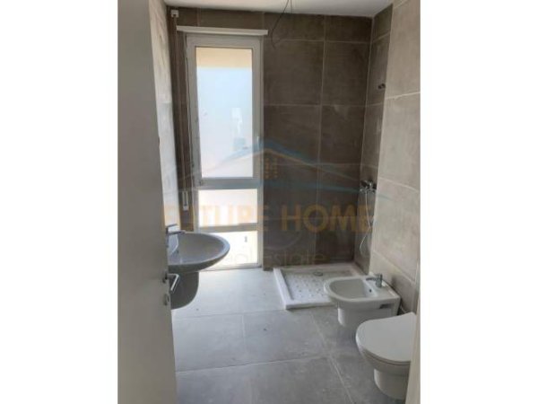 Durres, shitet apartament Kati 2, 93 m² 180.000 Euro (SAN PIETRO, GJIRI LALZIT)