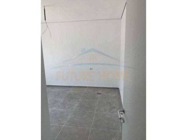 Durres, shitet apartament Kati 2, 93 m² 180.000 Euro (SAN PIETRO, GJIRI LALZIT)