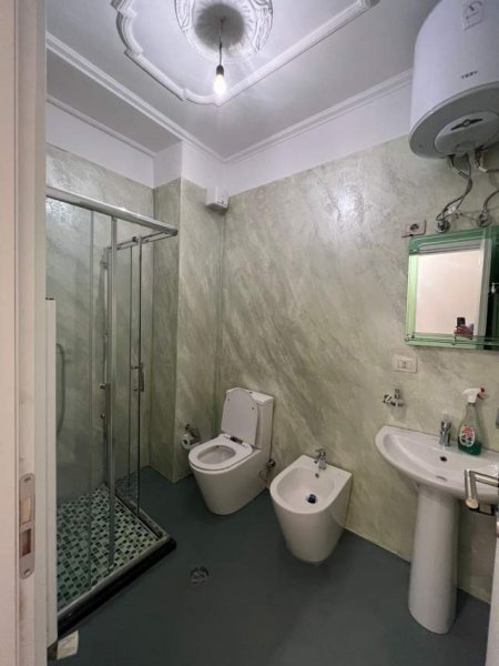 Tirane, jepet me qera apartament 2+1+BLK Kati 4, 116 m² 550 Euro (Liqeni i Thate)