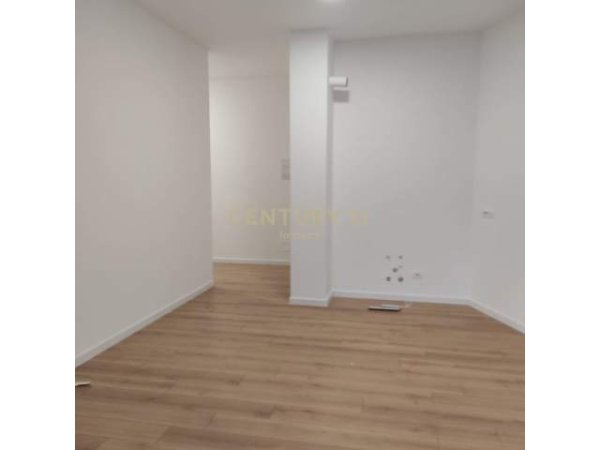 Tirane, jepet me qera apartament 2+1 Kati 5, 105 m² 700 Euro (Papa Kristo Negovani)