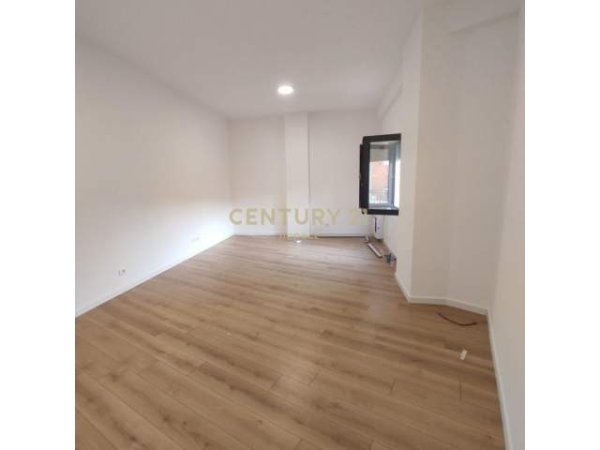 Tirane, jepet me qera apartament 2+1 Kati 5, 105 m² 700 Euro (Papa Kristo Negovani)