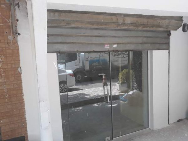 Tirane, jap me qera dyqan Kati 1, 26 m² 30.000 Leke (Rruga"Irfan Tomini")