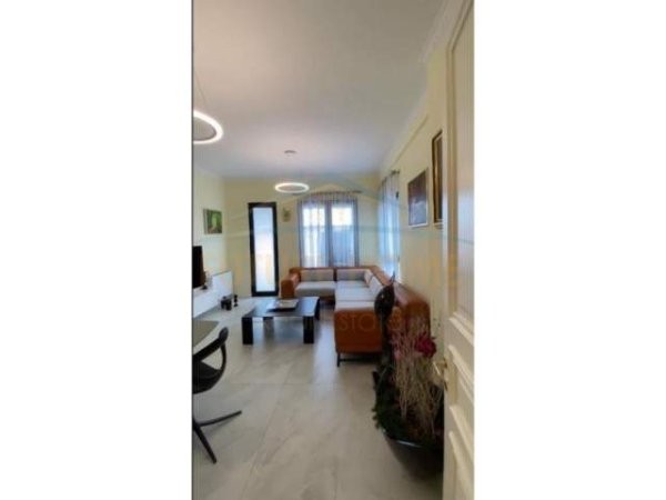Tirane, jepet me qera apartament Kati 4, 98 m² 1.000 Euro (SQUARE 21)