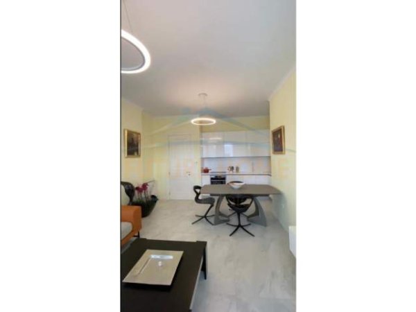 Tirane, jepet me qera apartament Kati 4, 98 m² 1.000 Euro (SQUARE 21)