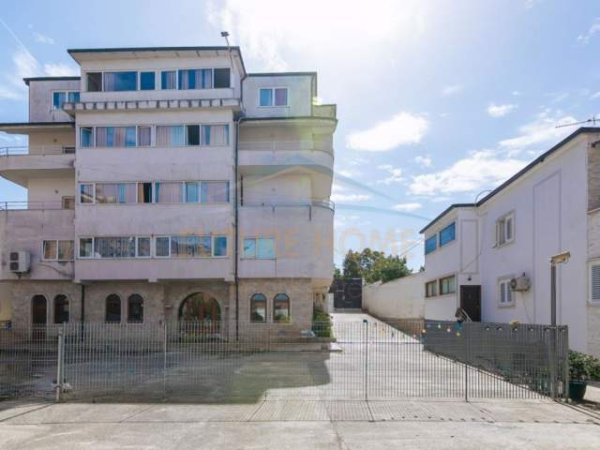 Tirane, jepet me qera ambjent biznesi Kati 1, 1.400 m² 4.000 Euro (Rruga Aleksandër Moisiu)