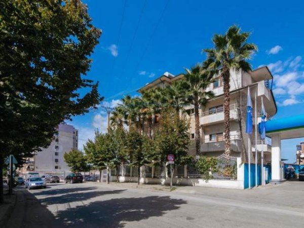 Tirane, jepet me qera ambjent biznesi Kati 1, 1.400 m² 5.000 Euro (Rruga Aleksandër Moisiu)