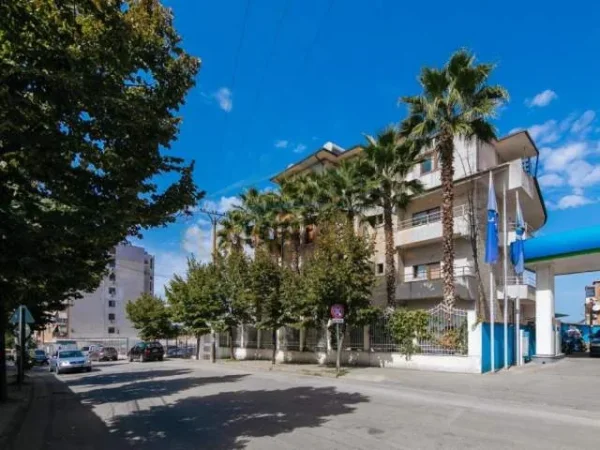 Tirane, jepet me qera ambjent biznesi Kati 1, 1.400 m² 4.000 Euro (Rruga Aleksandër Moisiu)