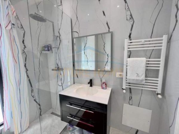 Tirane, jepet me qera apartament 2+1+BLK Kati 5, 95 m² 1.000 Euro (square 21)
