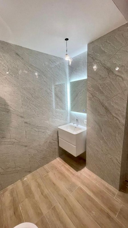 Tirane, shes apartament 2+1 Kati 6, 137 m² 155.000  (BAR ARTISTI)