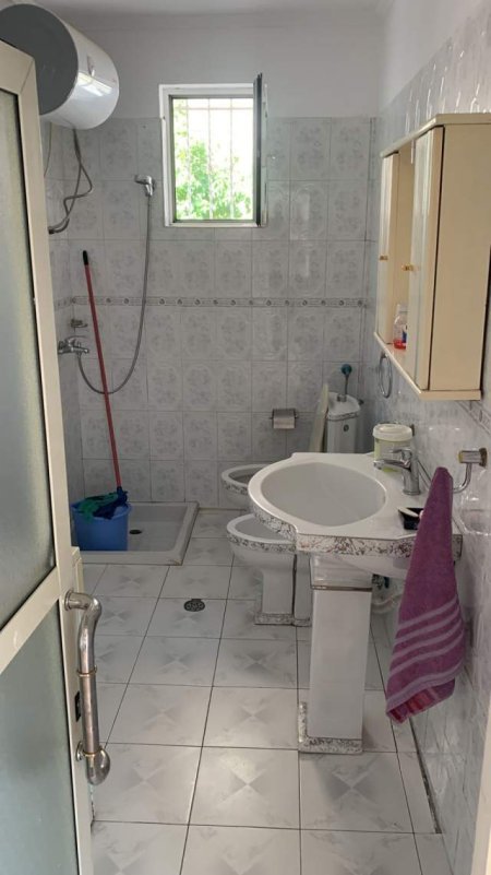 Tirane, jepet me qera apartament 1+1+BLK Kati 1, 65 m² 330 Euro (Niko Avrami)