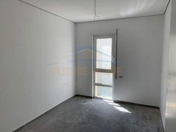 Durres, shitet apartament Kati 2, 93 m² 180.000 Euro (SAN PIETRO, GJIRI LALZIT)