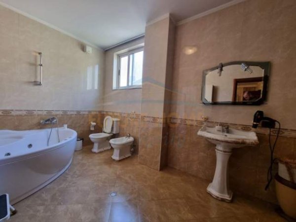 Tirane, jepet me qera Vile 5+1+A+BLK 437 m² 800000 Euro (ALI DEMI)