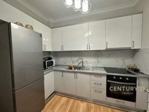 Tirane, jepet me qera apartament 1+1+BLK Kati 3, 55 m² 450 Euro (Ish Fusha e Aviacionit)