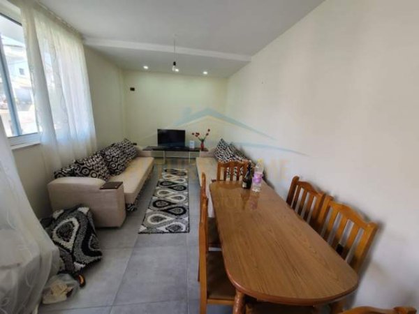 Tirane, jepet me qera apartament 2+1+BLK Kati 1, 90 m² 300 Euro (Fresku)