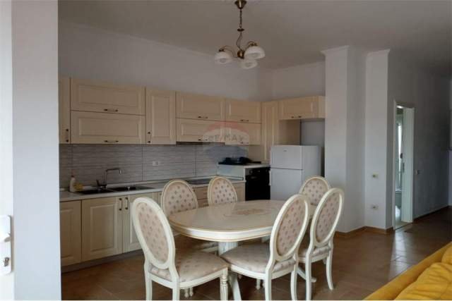 Tirane, shitet apartament 3+1+BLK Kati 8, 192 m² 135.000 Euro (Fresku)