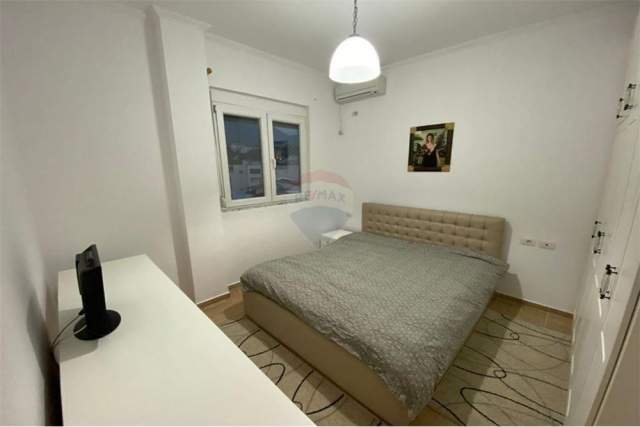 Tirane, shitet apartament 3+1+BLK Kati 8, 192 m² 135.000 Euro (Fresku)