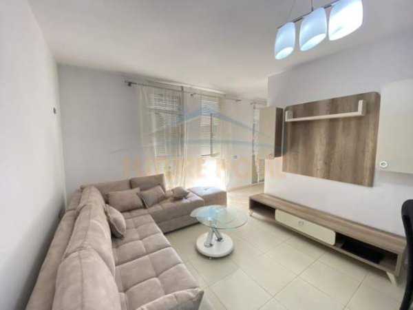 Tirane, jepet me qera apartament 1+1+BLK Kati 4, 73 m² 300 Euro (Unaza e re)