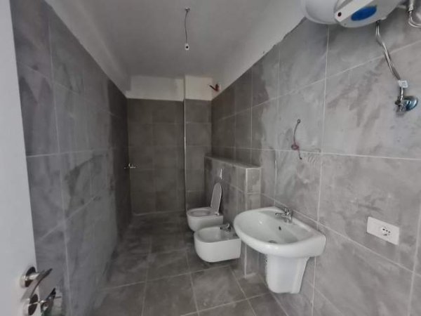 Tirane, shes apartament 2+1 Kati 2, 145.000 Euro