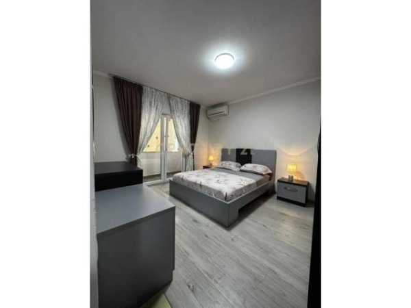 Tirane, jepet me qera apartament 2+1+BLK Kati 2, 76 m² 550 Euro (Pazari I ri)