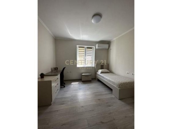 Tirane, jepet me qera apartament 2+1+BLK Kati 2, 76 m² 550 Euro (Pazari I ri)