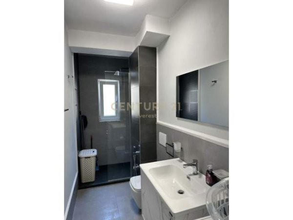 Tirane, jepet me qera apartament 2+1+BLK Kati 2, 76 m² 550 Euro (Pazari I ri)