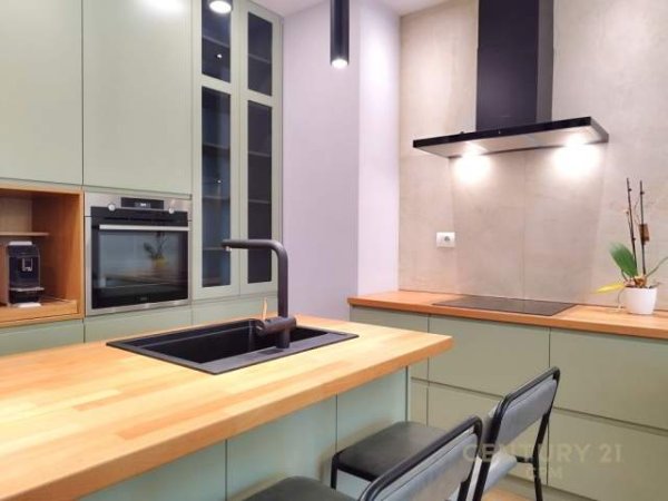 Tirane, jepet me qera apartament 1+1+BLK Kati 8, 67 m² 450 Euro (Rruga Jordan Misja, Ish Stacioni i Trenit)