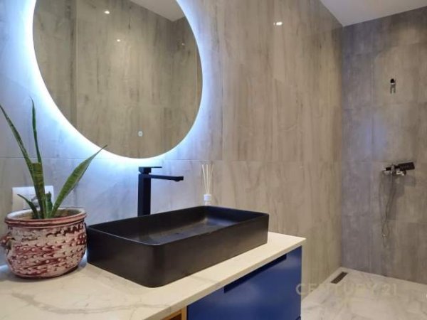 Tirane, jepet me qera apartament 1+1+BLK Kati 8, 67 m² 450 Euro (Rruga Jordan Misja, Ish Stacioni i Trenit)