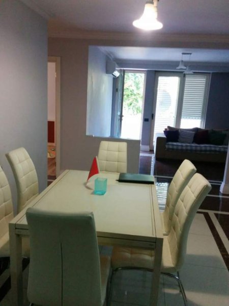 Tirane, jepet me qera apartament 3+1+BLK Kati 1, 125 m² 700 Euro (Kopshti Zoologjik)