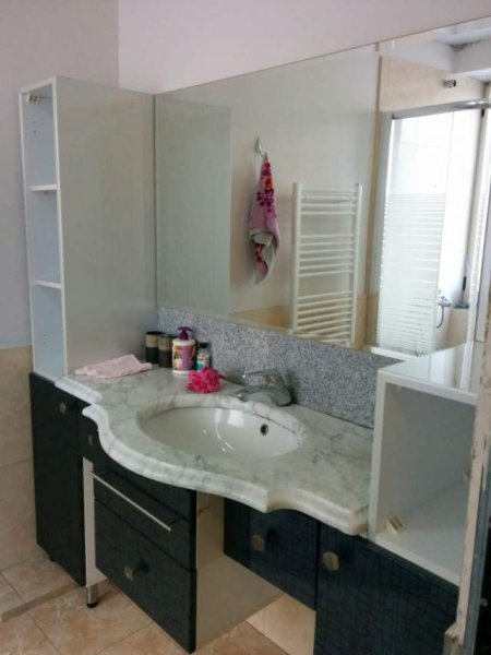 Tirane, jepet me qera apartament 3+1+BLK Kati 1, 125 m² 700 Euro (Kopshti Zoologjik)